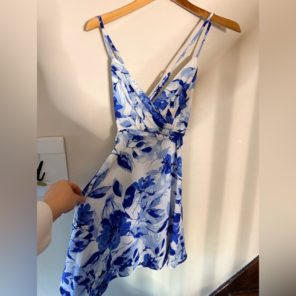 Lulu's Blue and White Floral Dress - Picture 4 of 6
